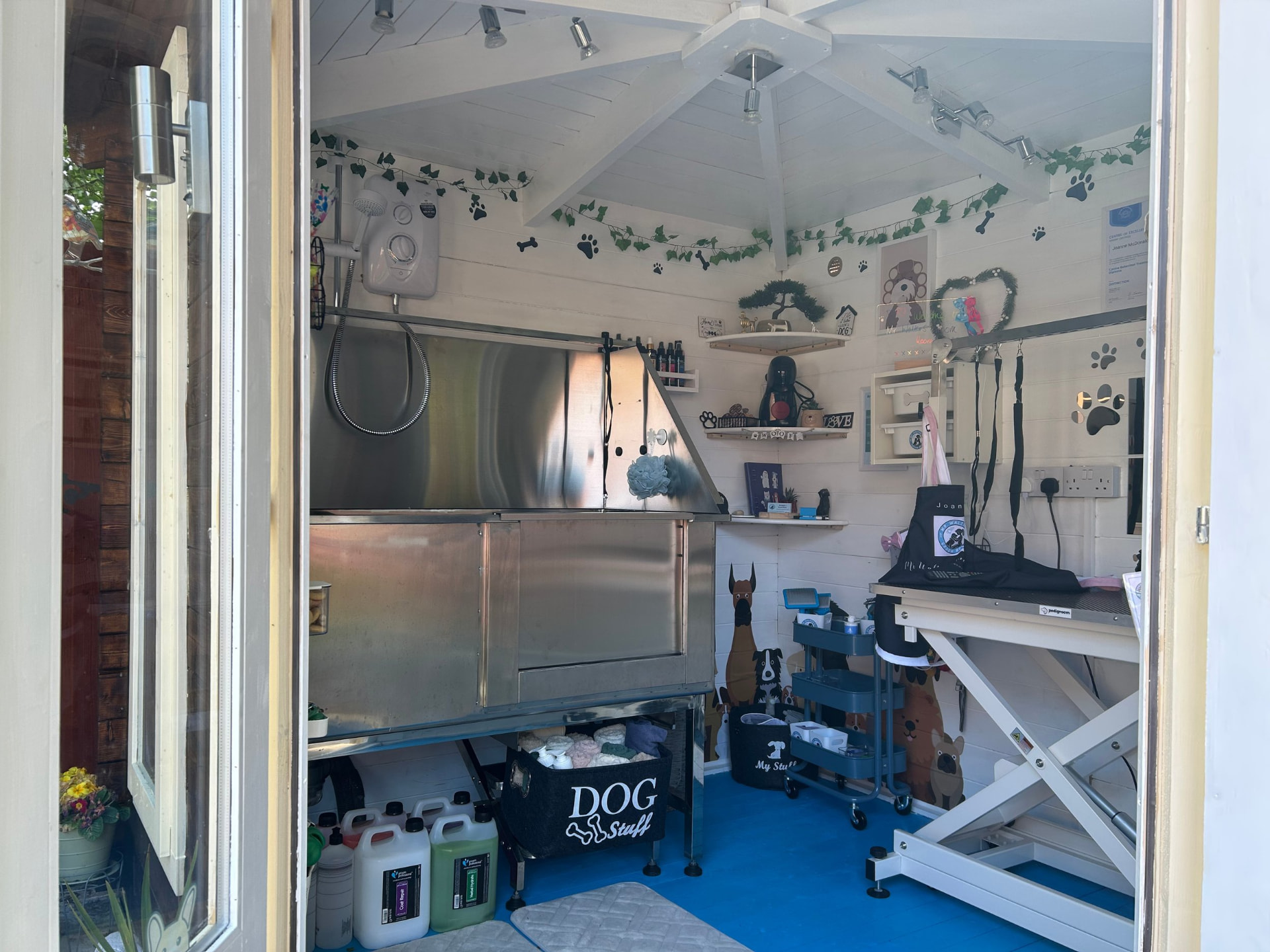 The calm Prenton grooming cabin